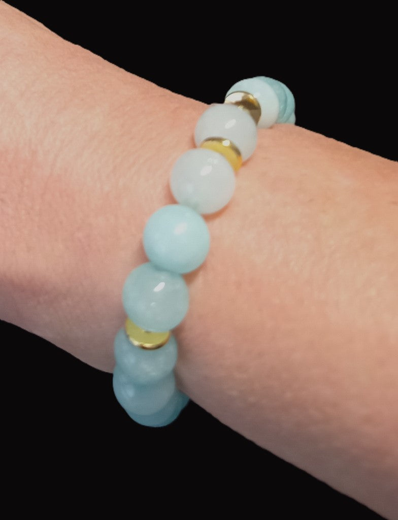 Armband aus Amazonit in türkis mit Goldperlen