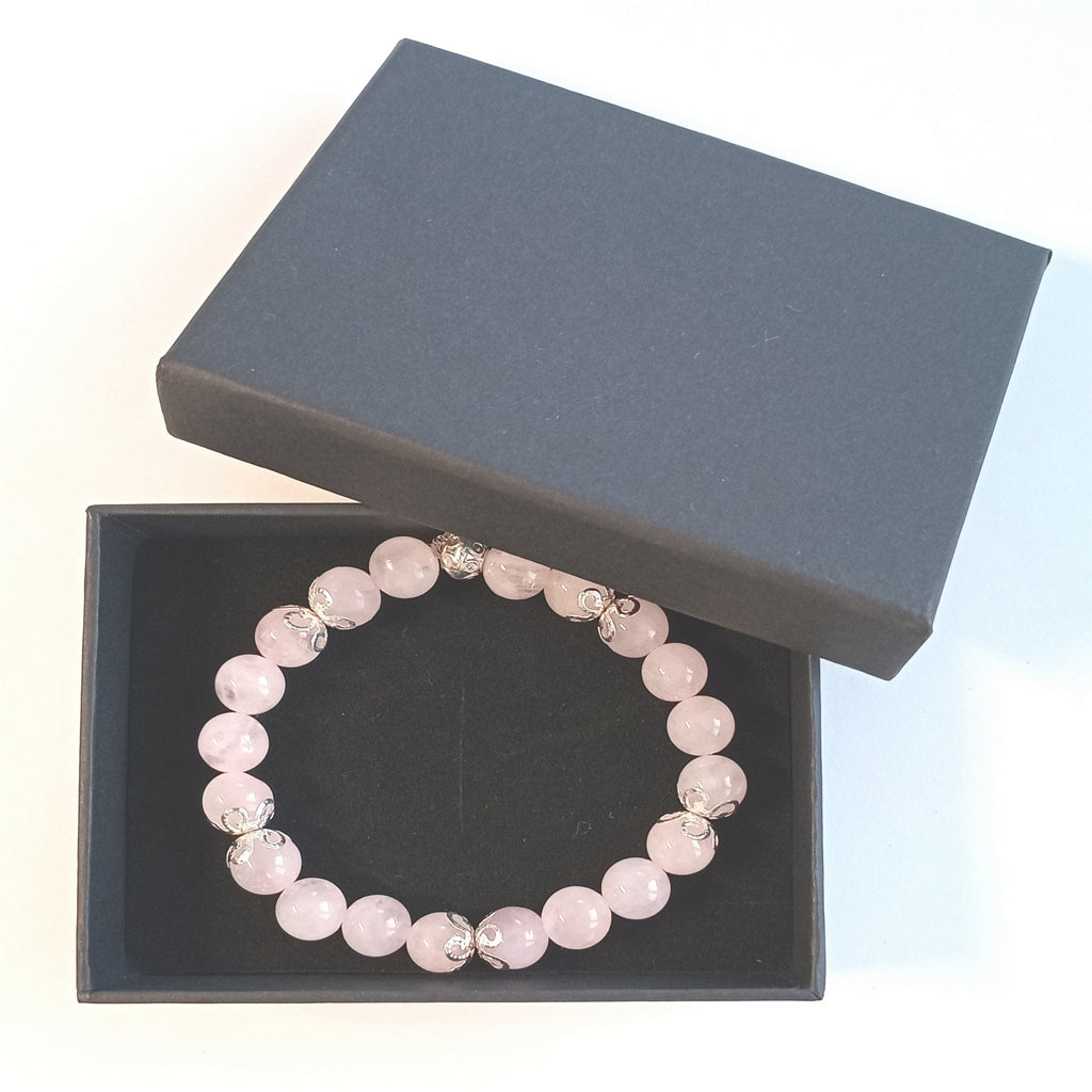 Armband aus Rosenquarz mit silbernen Perlkappen und 1 Silberperle
