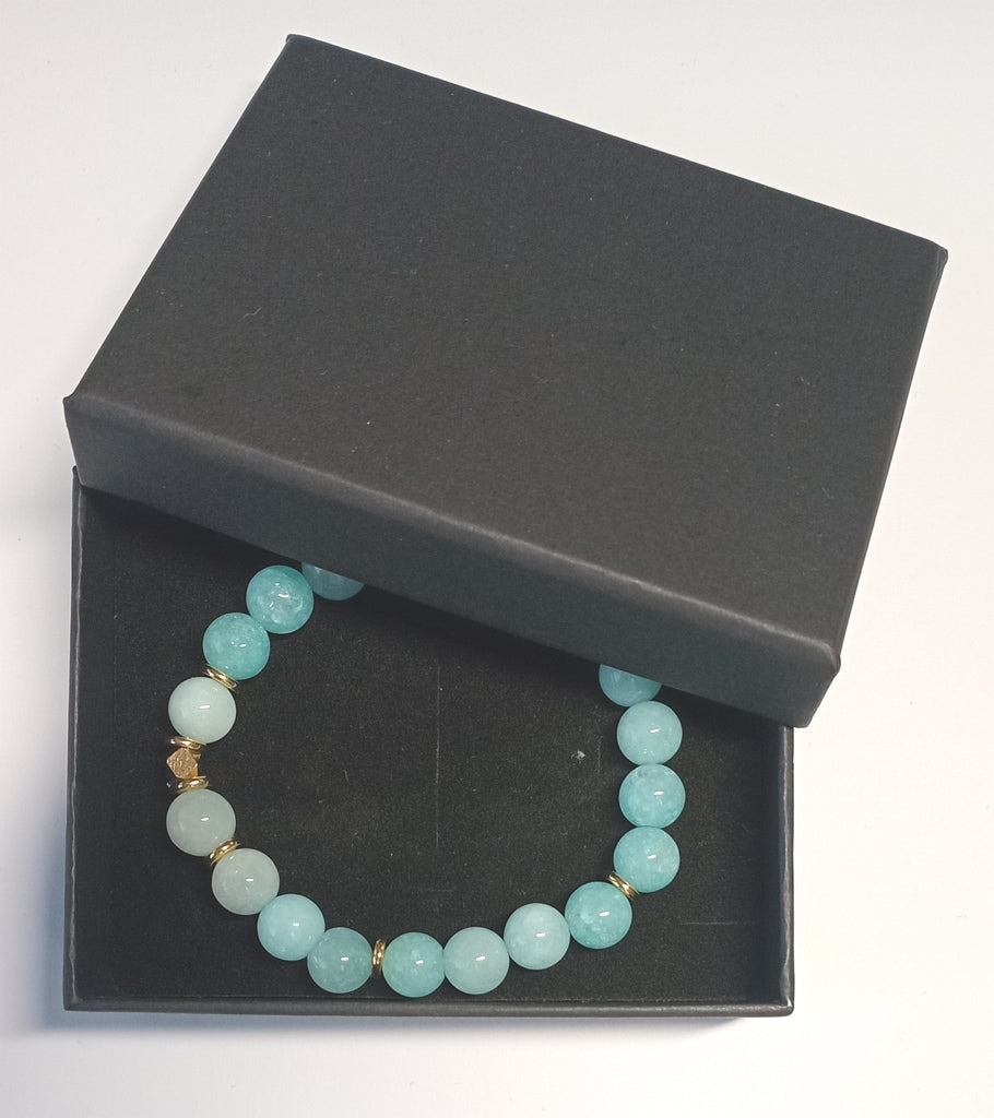 Armband aus Amazonit in türkis mit Goldperlen