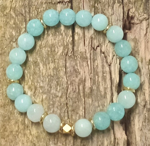 Armband aus Amazonit in türkis mit Goldperlen