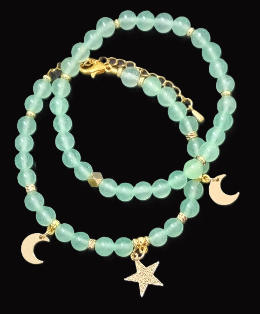 Armkette aus echter Jade mit goldenen Charms