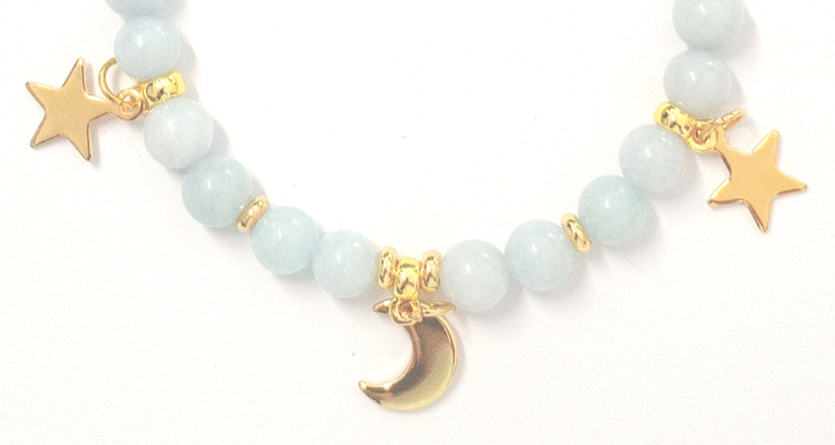 Armkette aus Chalcedon mit goldenen Charms