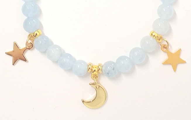 Armkette aus Aquamarin mit goldenen Charms