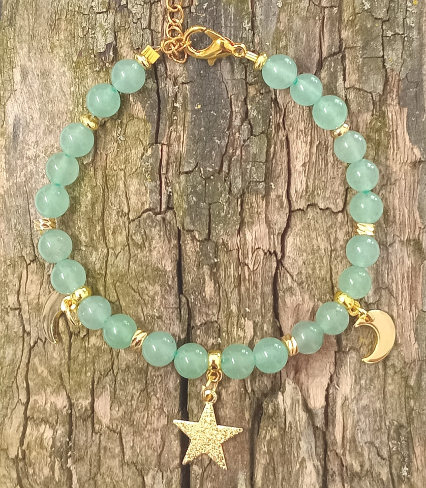 Armkette aus Aventurin mit goldenen Charms