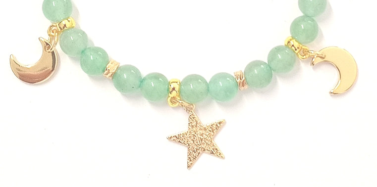 Armkette aus Aventurin mit goldenen Charms