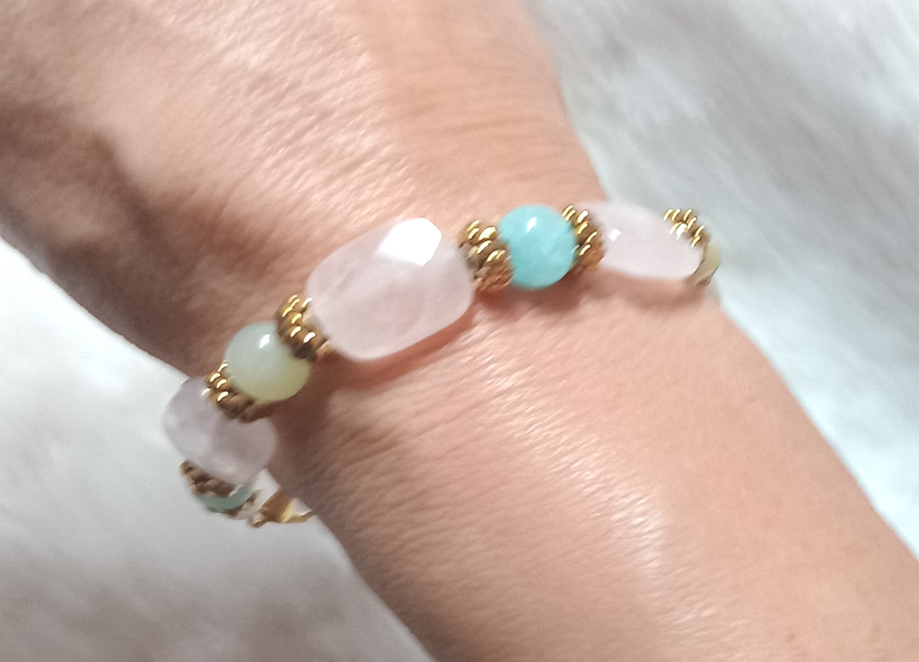 Armkette aus Rosenquarz, Amazonit und Jade mit Goldperlen
