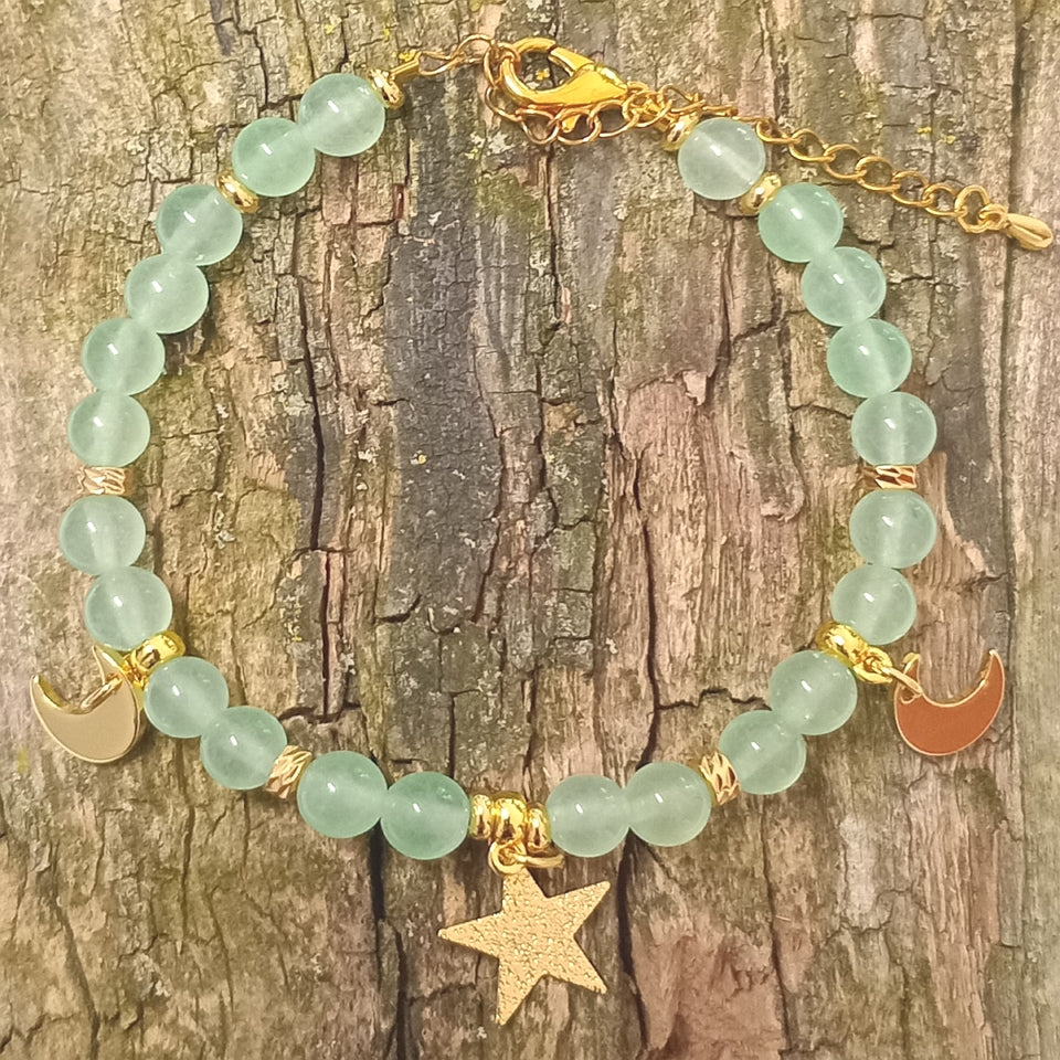 Armkette aus echter Jade mit goldenen Charms