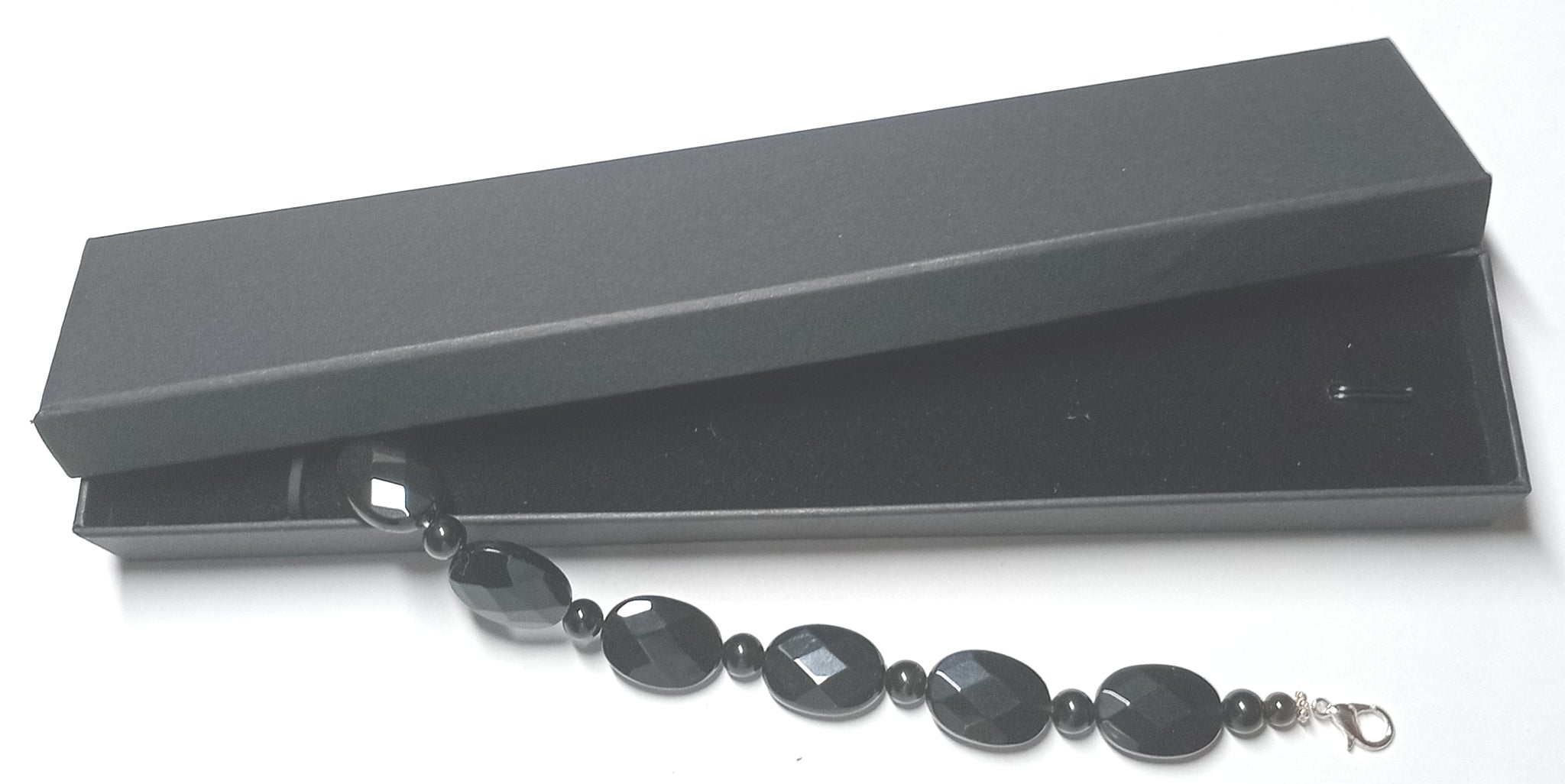 Schöne Armkette aus schwarzem geschliffenem Obsidian mit tollem Glanz