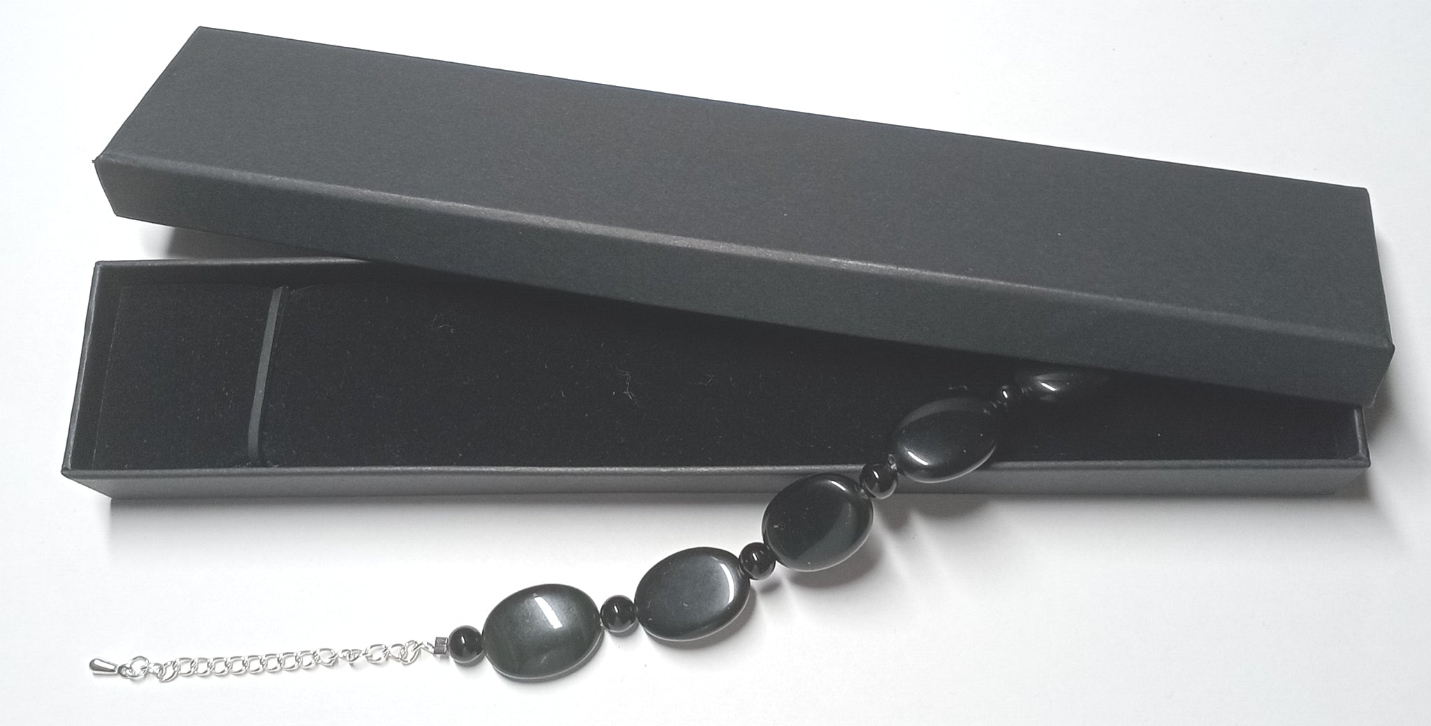 Schöne Armkette aus schwarzem geschliffenem Obsidian