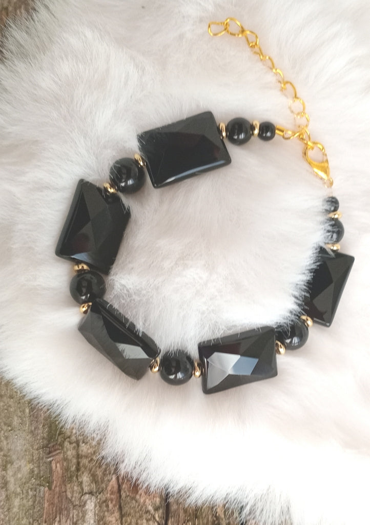 Schöne Armkette aus schwarzem Onyx mit Gold-Spacern und tollem Glanz