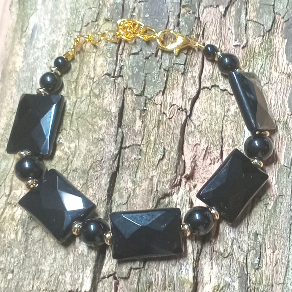Schöne Armkette aus schwarzem Onyx mit Gold-Spacern und tollem Glanz