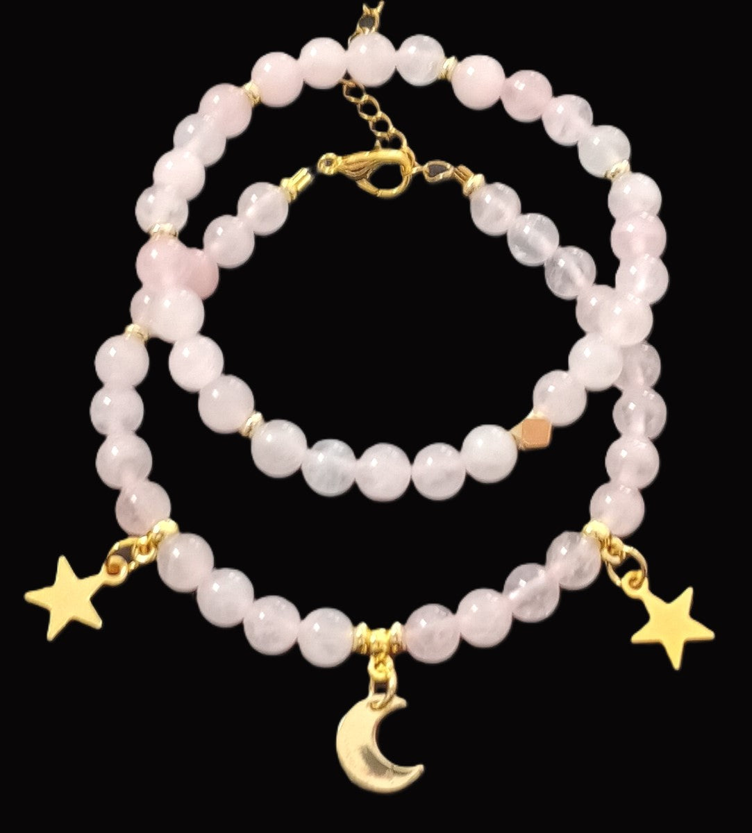 Armkette aus Rosenquarzperlen mit goldenen Charms