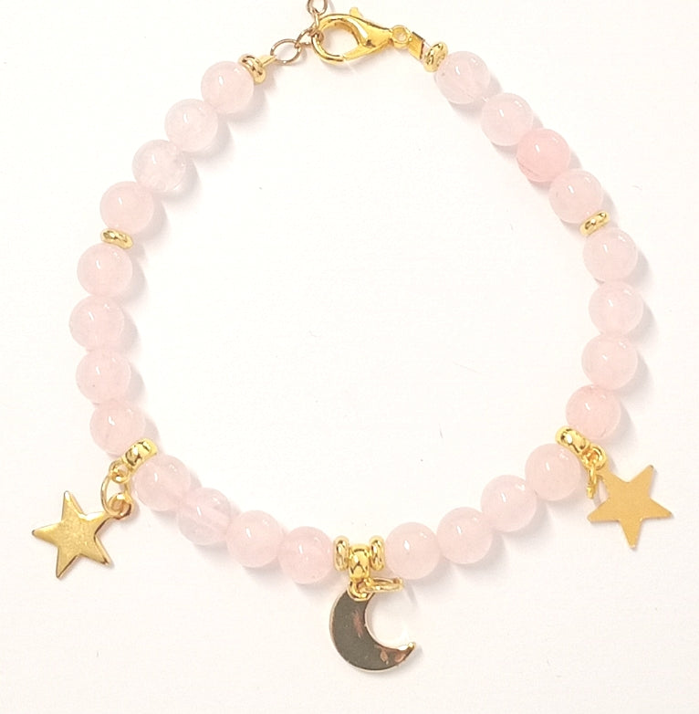 Armkette aus Rosenquarzperlen mit goldenen Charms