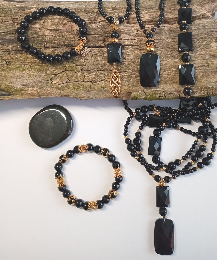 Schöne Halskette aus schwarzem Onyx mit Anhänger mit tollem Glanz