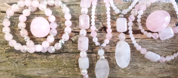 Rosenquarz Halskette pur mit geschliffenem ovalem Anhänger