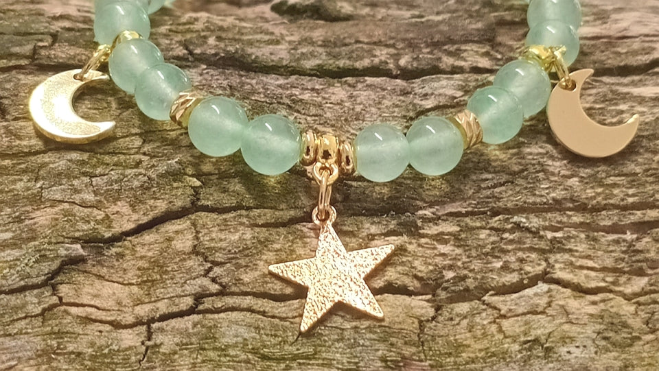 Armkette aus echter Jade mit goldenen Charms