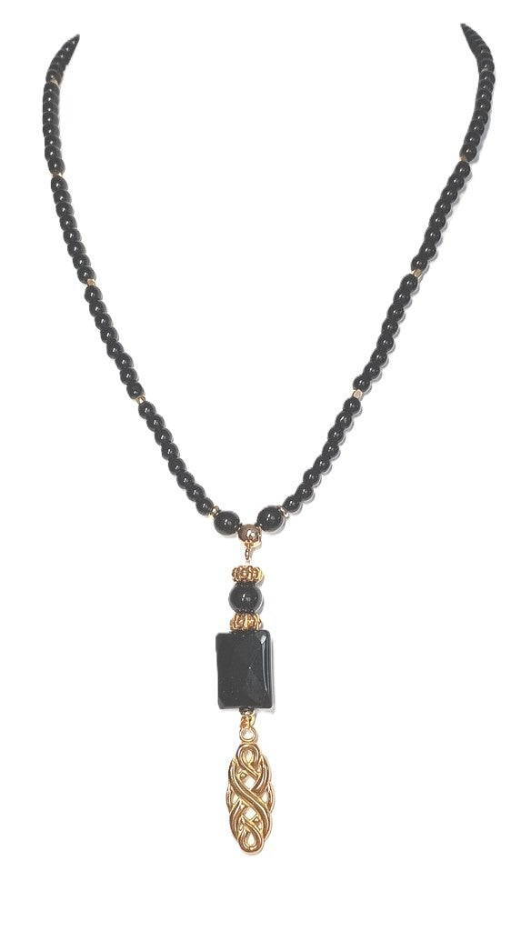 Schöne Halskette aus schwarzem Onyx mit Anhänger tibetischer Knoten mit tollem Glanz
