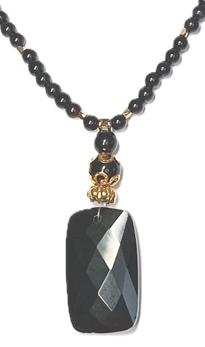 Schöne Halskette aus schwarzem Onyx mit Anhänger mit tollem Glanz