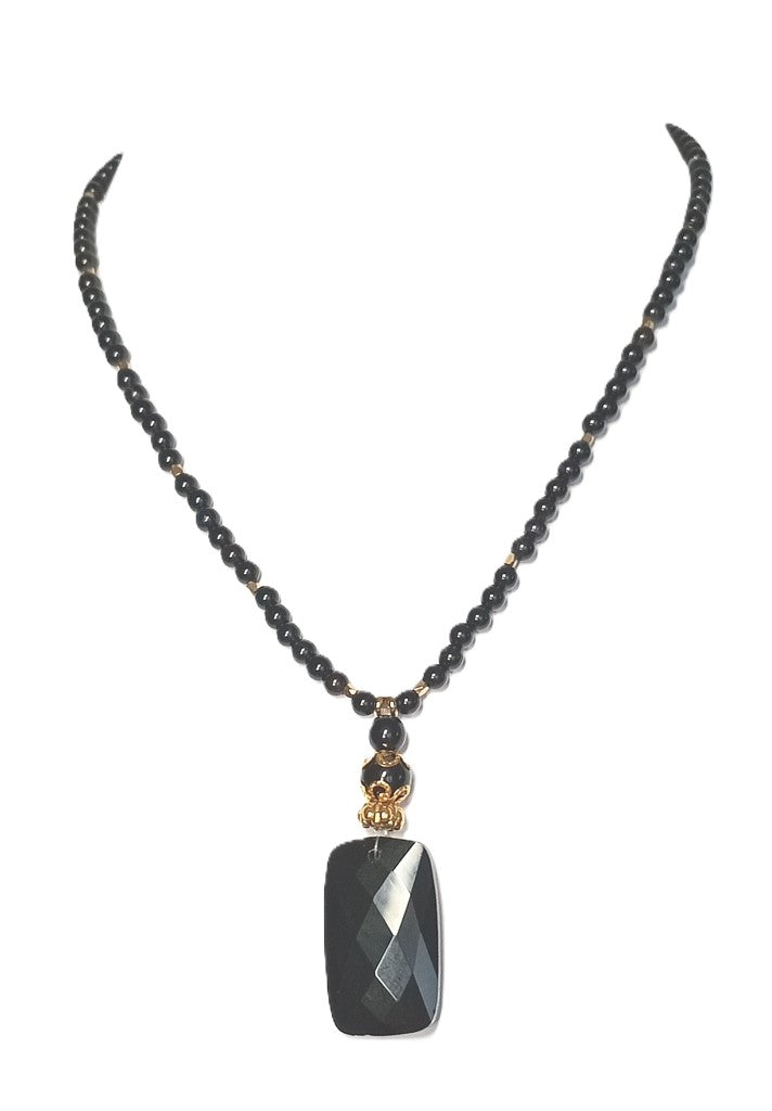Schöne Halskette aus schwarzem Onyx mit Anhänger mit tollem Glanz