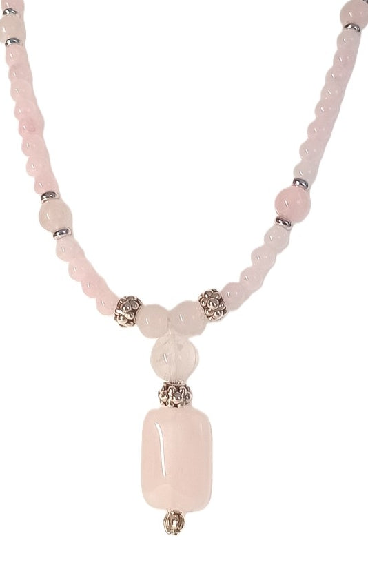 Rosenquarz Halskette mit Silber und geschliffenem Rechteck-Anhänger